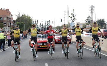 Primoz Roglic se quedó con el título en La Vuelta a España. El podio lo completó Alejandro Valverde y Tadej Pogacar. Superman López se llevó el premio de Supercombativo de la carrera y el Movistar Team de Nairo fue el mejor equipo. 