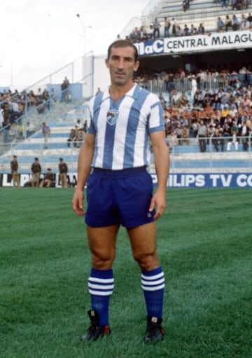 Jugó en las categorías inferiores del Málaga, siendo cedido en 1966. Volvería ya al extinto CD Málaga en 1967 hasta su retirada en 1980. La puerta número 8 del estadio La Rosaleda se denomina 'Puerta Migueli' en su honor.
