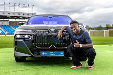 26/09/24 
ENTREGA COCHES BMW REAL MADRID 
VINICIUS
