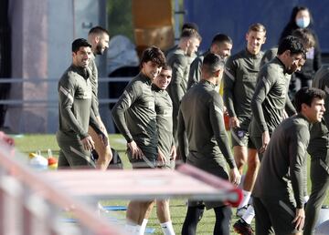 Joao Félix y Luis Suárez con el grupo.