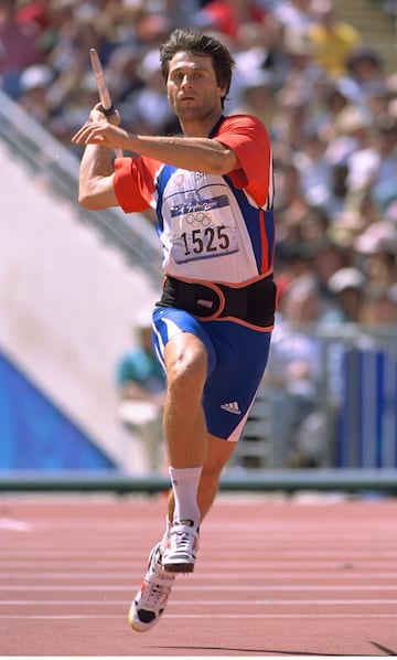 El atletismo también brilló, con el oro del checo Jan Zelezny en lanzamiento de jabalina. 