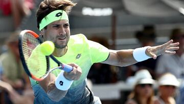 David Ferrer devuelve una bola ante Hyeon Chung durante su partido de cuartos de final del ASB Men&#039;s Classic de Auckland.