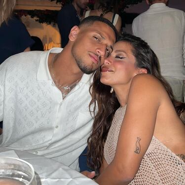 La cantante brasileña Anitta y el futbolista Vinicius Souza, actualmente jugador del VfL Wolfsburgo, mantuvieron una relación. La relación se hizo pública en septiembre de 2024 cuando aparecieron juntos de la mano en el desfile de Balmain en la Semana de la Moda de París. Los rumores de su romance habían comenzado previamente debido a sus interacciones en redes sociales.