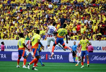 Acciones del primer tiempo entre Colombia y Paraguay en el NRG Stdium.