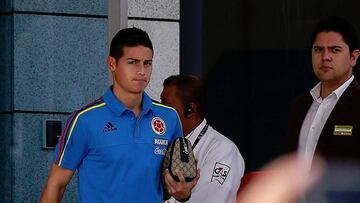 James llegó ayer a Asunción para unirse a Colombia pese a viajar lesionado.