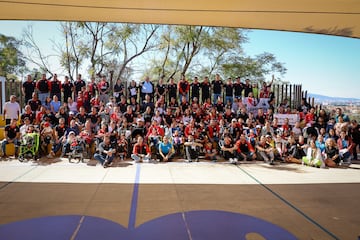 Esta fue la foto final en la que los niños, jugadores y personal del CRIT Occidente se juntaron para retratar el momento.