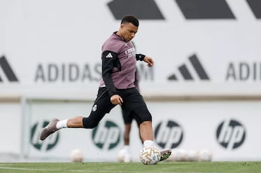 Mbappé afila los cuchillos