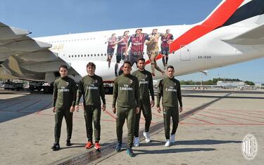 Carlos Bacca hace parte de la imagen del avión del Milan
