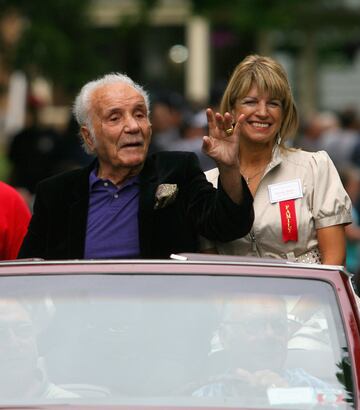 Jake LaMotta, 'Toro Salvaje', naci車 en Nueva York en 1921. Pele車 en 106 combates de los que gan車 83 (30 por KO). Su gran rival fue Sugar Ray Robinson, al que gan車 la segunda vez que se enfrentaron siendo el primer boxeador que consegu赤a vencerle.
El 16 de junio de 1949 consigui車 por KO el t赤?tulo mundial de los pesos medios ante Marcel Cerdan. En la tercera defensa del t赤tulo, el 14 de febrero de 1951, perdi車 ante Sugar Ray Robinson en una pelea que se bautiz車 como 'La matanza de San Valent赤n' debido a su crudeza. El 14 de abril de 1954 se subi車 al ring por 迆ltima vez.
Despu谷s de su retirada compr車 un club nocturno. Tras perderlo por diversos problemas legales inici車 una carrera como comediante.
La pel赤cula basada en su vida, Toro Salvaje, tuvo 8 nominaciones a los ?scar y se llev車 2 estatuillas (mejor montaje y mejor actor para Robert DeNiro).