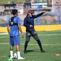 Leonel Álvarez deja de ser el técnico de Cienciano de Perú