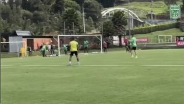 Golazo de Vladimir en el entreno en la previa de Tolima