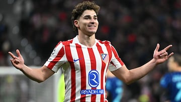 Atletico Madrid's Argentine forward #19 Julian Alvarez celebrates after scoring their first goal during the UEFA Champions League, league phase day 5 football match between Club Atletico de Madrid and Inter Milan at the Metropolitano Stadium in Madrid on November 26, 2025. (Photo by Javier SORIANO / AFP)