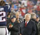 Robert Kraft ve a Tom Brady jugando seis o siete años más