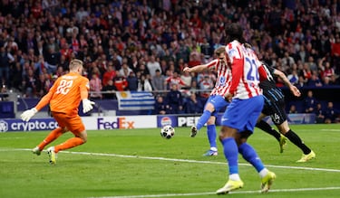 Lookman tiró una gran pared con Griezmann entrando al área y, totalmente generoso, se la cede a Sorloth desde la izquierda para que ejecute. ¡Segundo doblete consecutivo del noruego!