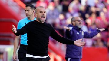 Paco López durante el partido.