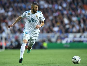 Karim Benzema ha sido protagonista de multitud de rumores que trataban de alejarlo del Real Madrid debido a sus actuaciones dentro del campo. Además, nombres como Neymar, Salah o Robert Lewandowski, hacen que se plantee su continuidad como madridista.