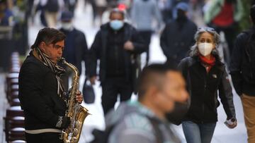Santiago, 19 de julio de 2021.
Movilidad en el centro de Santiago durante el primer dia en fase 3.
Jonnathan Oyarzun/Aton Chile