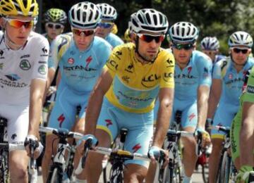 Vincenzo Nibali con el maillot amarillo.