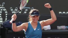 Paula Badosa celebra su victoria ante Maria Sakkari en su partido de fase de grupos de las WTA Finals.