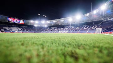 VALENCIA, SPAIN - SEPTEMBER 21: General view inside of the Ciutat de Valencia stadium during the La Liga Santander match between Levante UD and RC Celta de Vigo at Ciutat de Valencia Stadium on September 21, 2021 in Valencia, Spain. (Photo by Aitor Alcalde Colomer/Getty Images)