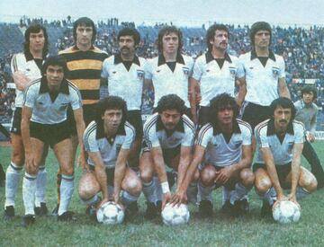 La relación entre Colo Colo y adidas comenzó en 1979, siendo la primera marca que vistió oficialmente al Cacique Ese año, el equipo albo ganó el título con una campaña brillante.
