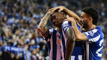 Samu celebra con sus compañeros el gol del 3-2.