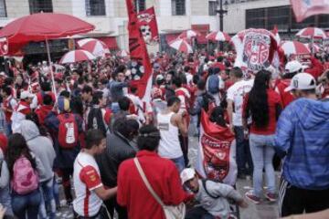 Hinchas festejan cumpleaños de Santa Fe en donde todo inició