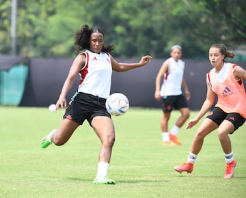 La Selección Colombia Femenina Sub-17 entrenó este lunes pensando en el debut del Mundial ante España este miércoles 12 de octubre.