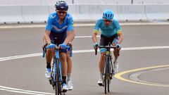 Alejandro Valverde rueda por delante de Miguel &Aacute;ngel Lopez en la quinta etapa del Tour de Abu Dhabi 2018.