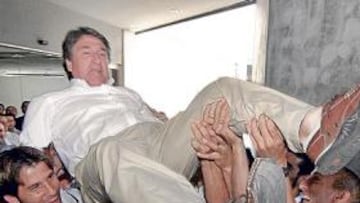 <b>GANADOR. </b>Esteban Vigo ha sido campeón de Liga esta temporada con el Xerez Deportivo en Segunda División. Fue manteado tras lograr el ascenso.