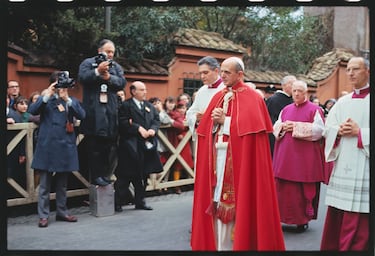 Giovanni Battista Enrico Antonio Maria Montini. Continuó el Concilio Vaticano II y promovió el diálogo con otras religiones.
