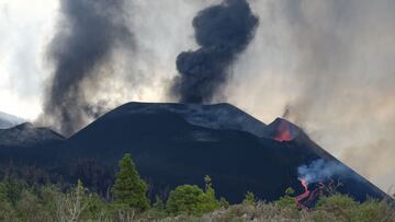 GRAFCAN5284. TACANDE (LA PALMA), 23/10/2021.-El Instituto Volcanol&oacute;gico de Canarias ha informado del derrumbe parcial del cono principal del volc&aacute;n de La Palma. En paralelo, el sism&oacute;grafo del Instituto Geogr&aacute;fico Nacional (IGN)