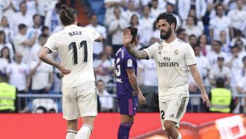 GRAF5467. MADRID, 16/03/2019.- El centrocampista del Real Madrid, Francisco Alarcón "Isco" (d), celebra con su compañero Gareth Bale (i), tras marcar el primer gol de su equipo ante el Celta de Vigo. durante el partido de la vig&ea
