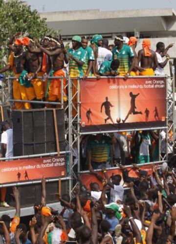 La ciudad de Abidjan se llenó de una multitud de marfileños deseosos de ver a su selección como campeones de África.  