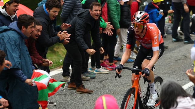 Arensman: “Podía ser un suicidio, pero con Pogacar y Vingegaard tenía que moverme”