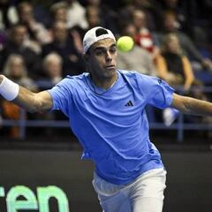Fran Cerúndolo mantiene con vida a la Argentina en la Davis