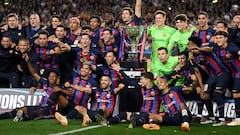 El Barcelona levanta el trofeo de LaLiga en el Camp Nou