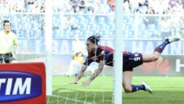 Mauricio Pinilla ingres&oacute; en la segunda etapa en la derrota del Genoa ante el Empoli. 