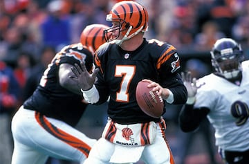 En el Super Bowl XXIII, Esiason conisguió llevar a los Bengals al segundo Super Bowl en su historia; sólo que el otro lado enfrentó a Joe Montana, quien ya tenía dos anilos de 'Super Tazón' en su palmarés y que llegaba como amplio favorito contra un equipo "primerizo" como Cinncinati.