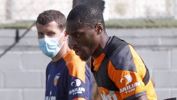 08/10/20 ENTRENAMIENTO DEL VALENCIA 
 KONDOGBIA JAVI GRACIA 