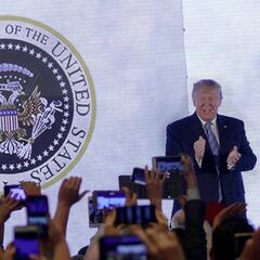 Campo de golf de Donald Trump viola ley de Estados Unidos al usar el sello presidencial