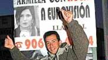 <B>DOS TRIUNFADORES.</B> Juanmi Mercado celebra la victoria de Rosa.