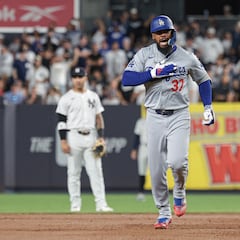 Does Teoscar Hernández want to stay in LA?