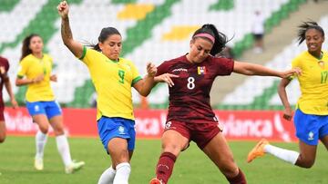 Brazil's Debinha (L) and Venezuela's Sonia Oneill vie for the ball during their Conmebol 2022 women's Copa America football tournament match at the Centenario stadium in Armenia, Colombia, on July 18, 2022. (Photo by Juan BARRETO / AFP) (Photo by JUAN BARRETO/AFP via Getty Images)