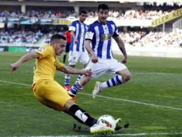 Yuri Berchiche ante Anaitz Arbilla.