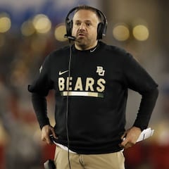 Matt Rhule señala que podría arrodillarse durante el himno