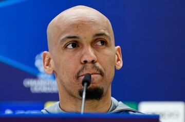 Fabinho, ante los medios, en el Santiago Bernabéu.