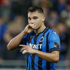 Pendientes del favor del Brujas