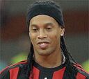 Aragonés cree que el Milán "ha dado un gran golpe" al fichar a Ronaldinho