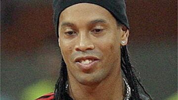 Aragonés cree que el Milán "ha dado un gran golpe" al fichar a Ronaldinho